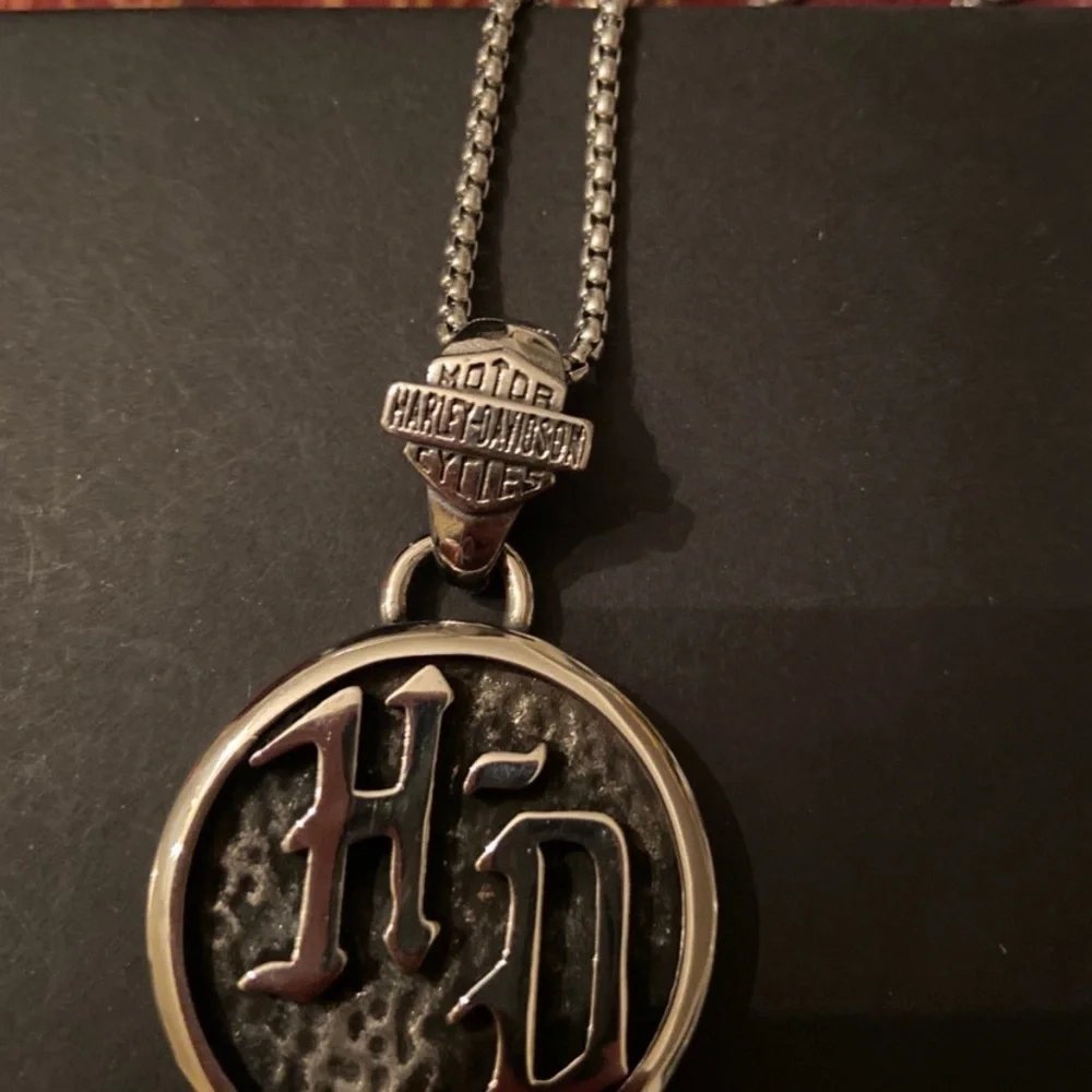 HD Necklace - Picture 3 of 3